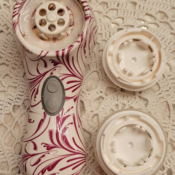 CLARISONIC MIA 2 FACIAL CLEANSING SYSTEM CHARGER RADIANCE SENSITIVE BRUSH HEADS - Picture 7 of 14